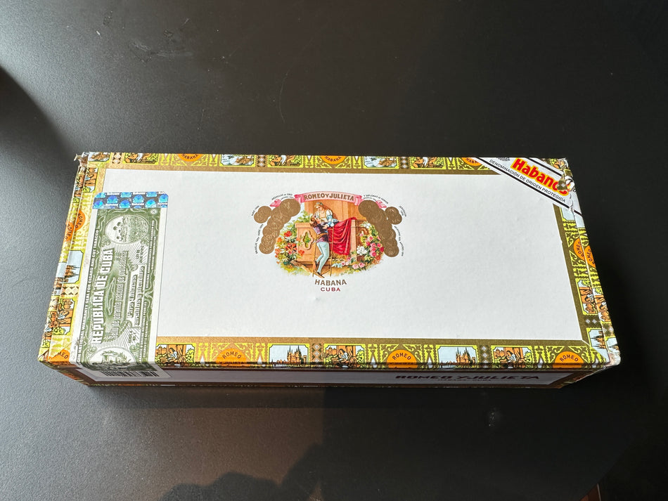 Romeo and Juliet Petit Royales (25) 